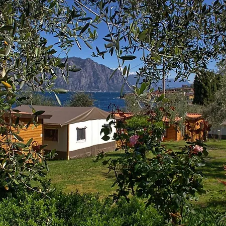 Monja Village אתר קמפינג ברנצונה סול גארדה