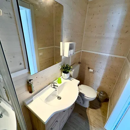 אתר קמפינג Monja Village ברנצונה סול גארדה