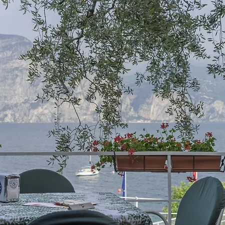 אתר קמפינג Monja Village ברנצונה סול גארדה