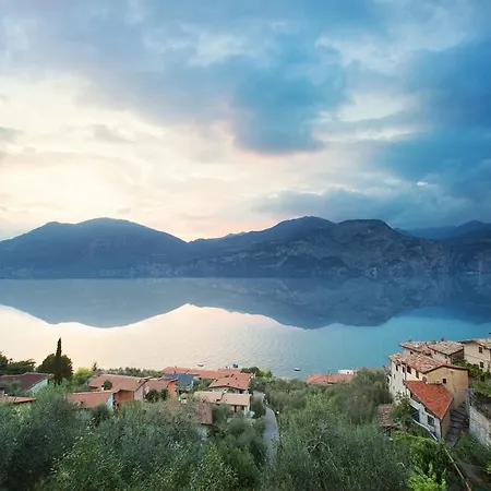 Monja Village אתר קמפינג ברנצונה סול גארדה